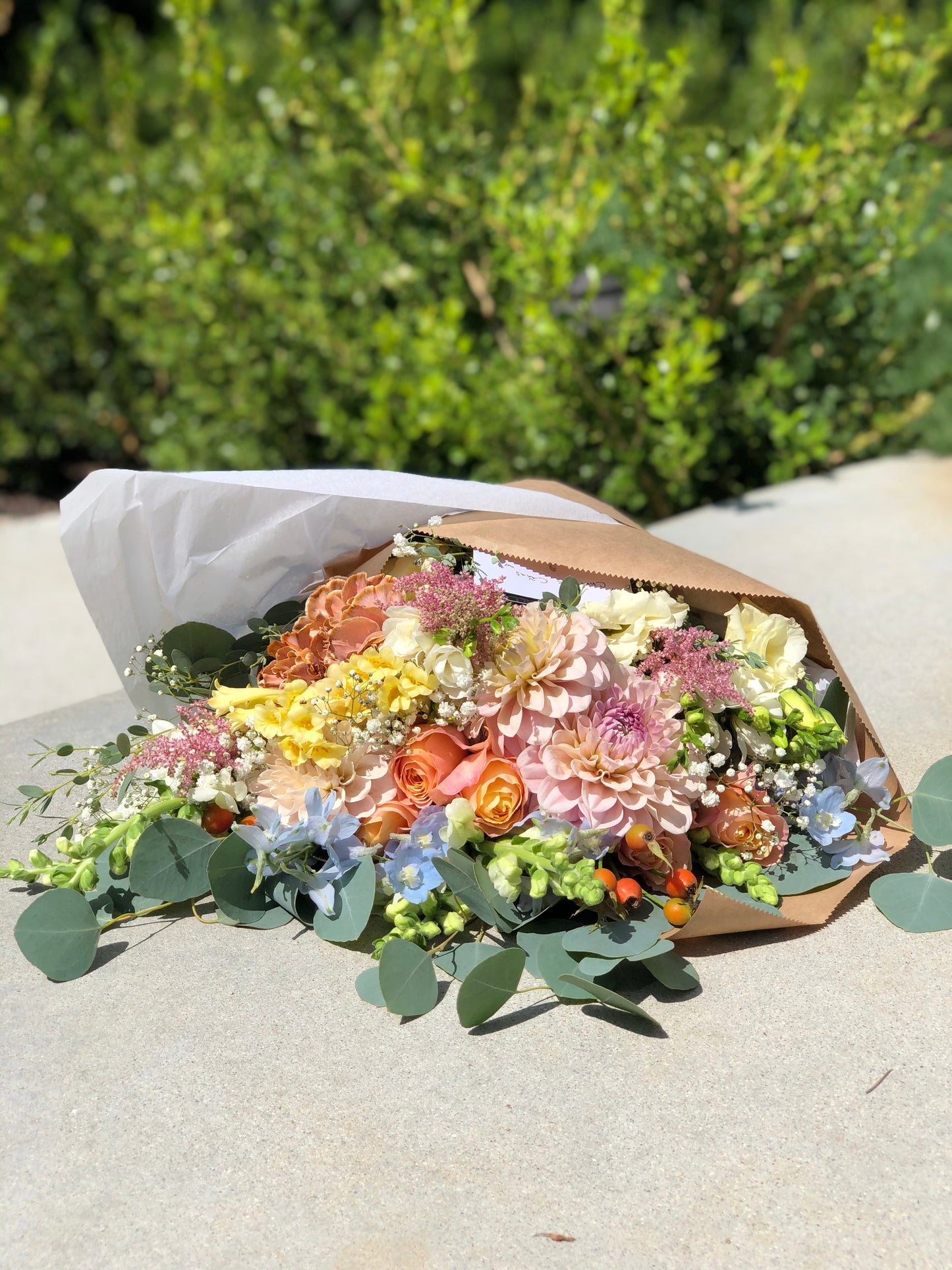 Handwrapped Designer's Choice Bouquet (DELUXE & PREMIUM)