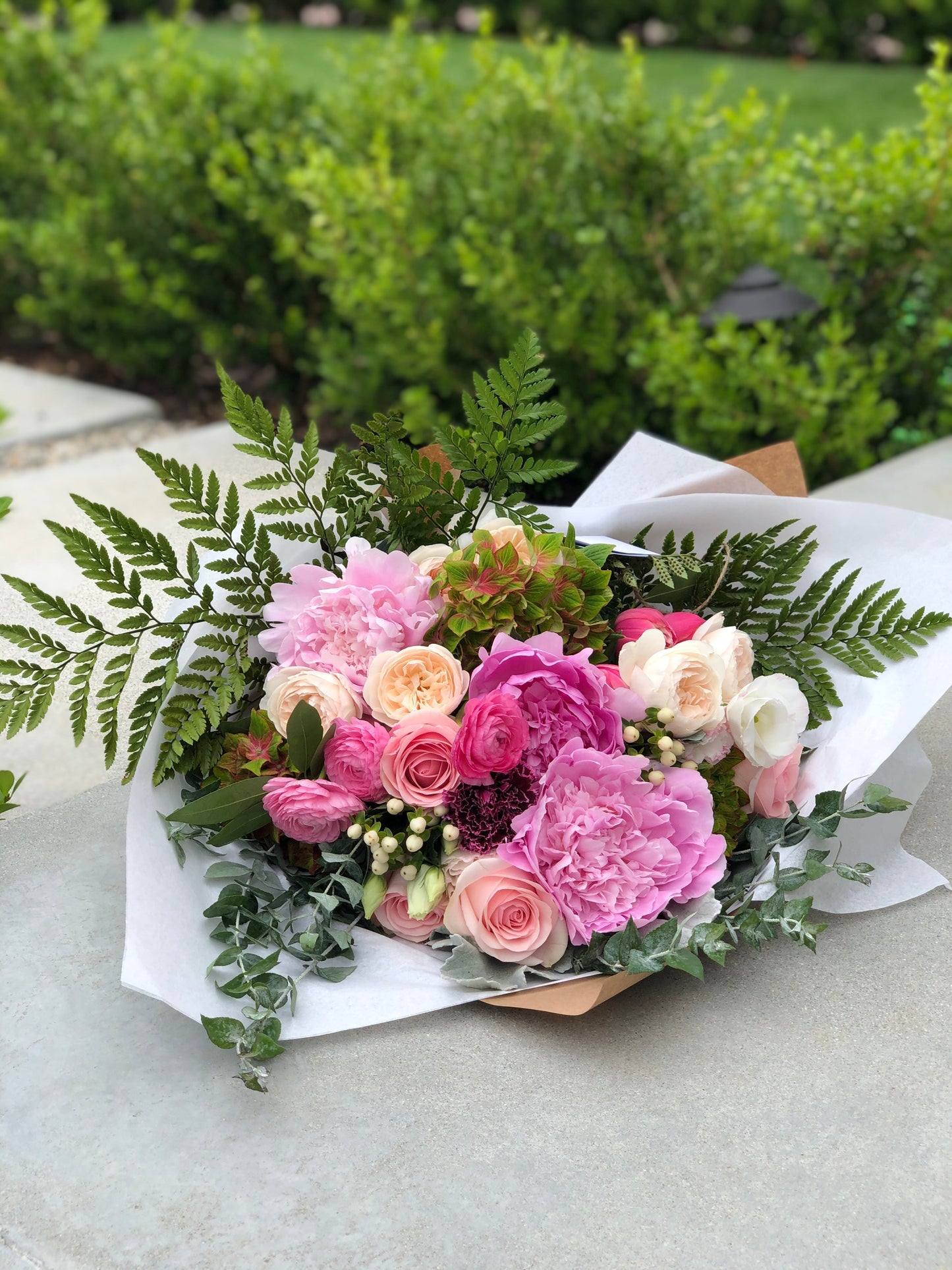 Handwrapped Designer's Choice Bouquet (DELUXE & PREMIUM)